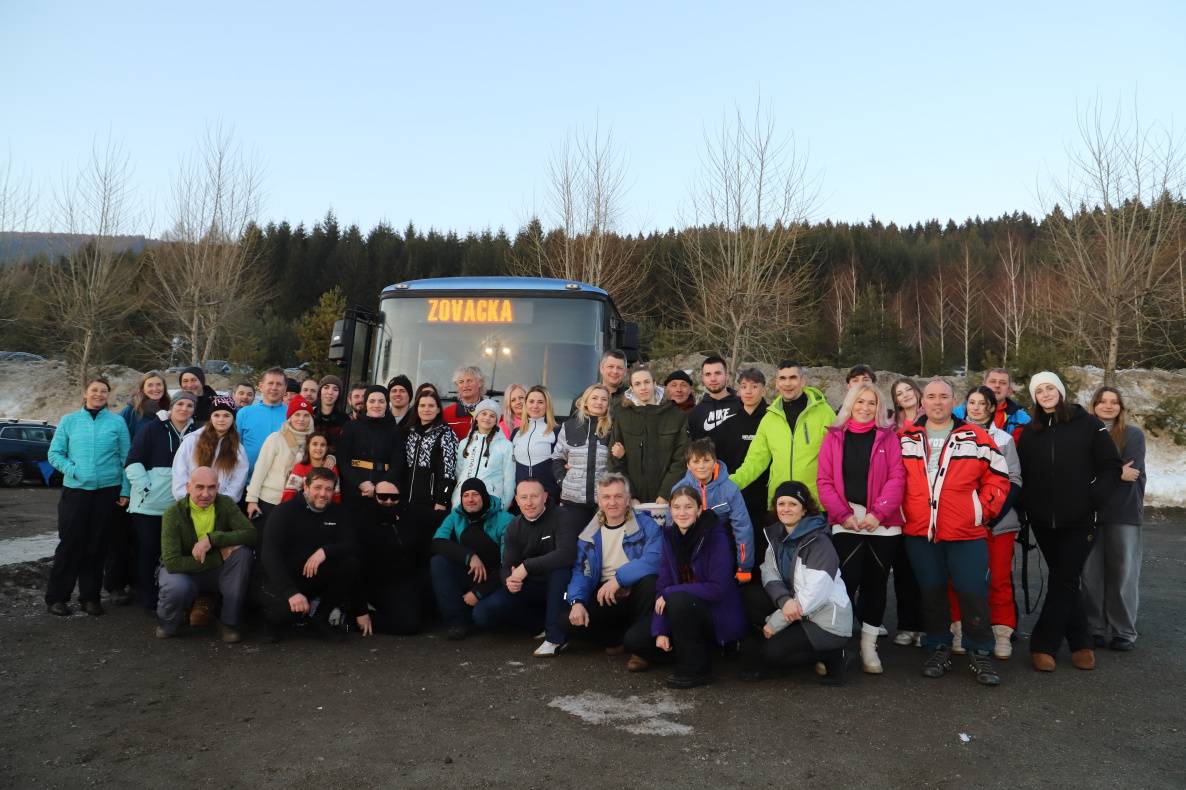 V sobotu 17. januára 2026 sme sa zúčastnili obecnej lyžovačky v peknom lyžiarskom stredisku SKI PARK Kubínska hoľa. Podujatia sa zúčastnili prevažne občania našej obce Chocholná-Velčice, ale aj ich známi a priatelia.