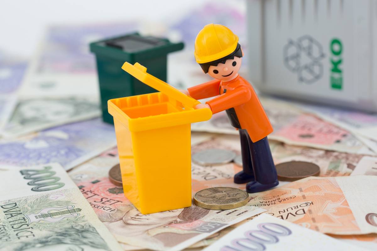 Poplatek za komunální odpad a za psa na rok 2026 💰     Poplatek za komunální odpad a poplatek za psa je možné uhradit bezhotovostním převodem na účet obce nebo v hotovosti na obecním úřadě během úředních hodin.    Výše poplatků zůstává beze změny:  650 Kč za osobu za komunální odpad  200 Kč za prvního psa  500 Kč za druhého a každého dalšího psa     Poplatky jsou splatné do 30. 4. 2026.     ℹ️Více informací k poplatkům naleznete na webových stránkách obce: https://obec-brezina.cz/p/poplatky