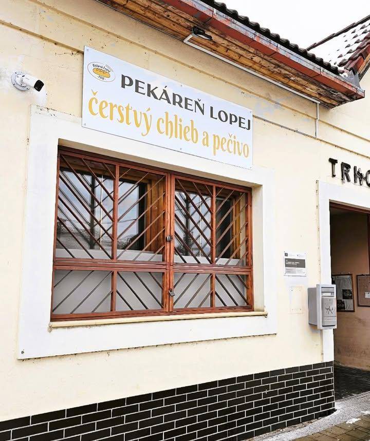 NOVÁ PREVÁDZKA - OTVORENIE V priestoroch obecnej Tržnice môžete už v pondelok 19.1. nájsť novú predajňu zameranú na predaj tradičných pekárenských výrobkov.hr ukázať príspevok na a href="https://www.facebook.com/576136354517748/posts/1464442355687139"b style="color: blue;"Facebook Obec Slovenská Ľupča/b/a img src="https://data.slovenskalupca.sk/_pocitadlo_titulka.php?id=2208ae3ca9ee30259d856de8f4b87ec6"