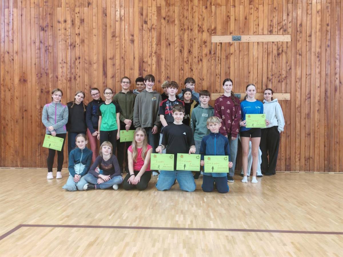 V pátek 16. ledna vyrazili vybraní žáci a žákyně soutěžit do Sedlčan na tradiční závody Borce a Skokana Sedlčanska.