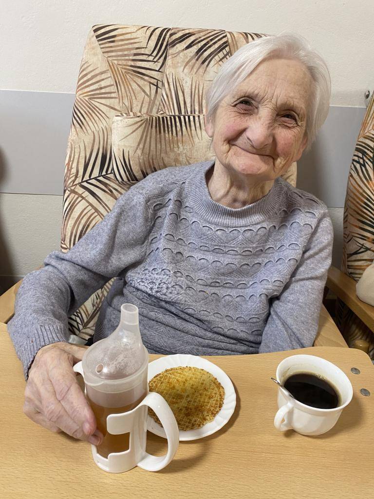 Během týdne jsme si s našimi klienty užili opravdu krásné dopoledne plné zábavy a pohody.  Společně jsme připravovali domácí oplatky, přičemž každý mohl přispět svým dílem – od míchání těsta po zdobení hotových oplatků.