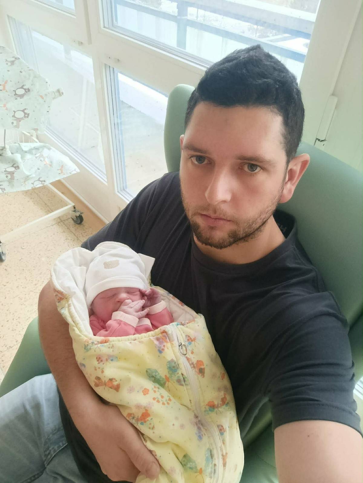 Dnes v 18:00 vás zve novopečeny tatínek Abdul na zapíjení dcerky do sokolovny.