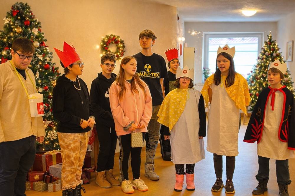 Tak jako každý rok jsme se i letos zapojili do celorepublikové Tříkrálové sbírky pod záštitou Charity. Jako tři králové jsme navštívili Dům s pečovatelskou službou v Dačicích. Klientům i zaměstnancům přejeme vše dobré v roce 2026.