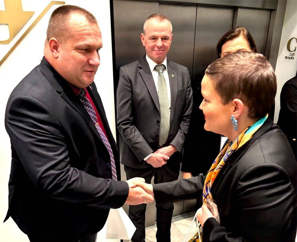 Letošní rok se pro naše partnerské město Bielsko-Białou nese ve znamení čestného titulu Polské hlavní město kultury 2026. Třetí lednovou sobotu se uskutečnil slavnostní zahajovací ceremoniál, u kterého nechyběly ani zahraniční delegace. Frýdek-Místek reprezentoval náměstek primátora Lukáš Kmec, dále dorazili například zástupci Slovenska, Srbska, Rakouska, Maďarska, Malty a dalších států. Čtěte na webu města zde: BIELSKO-BIAŁA JE POLSKÝM MĚSTEM KULTURY. OSLAV SE ZÚČASTNIL I FRÝDEK-MÍSTEK | Frýdek-Místek