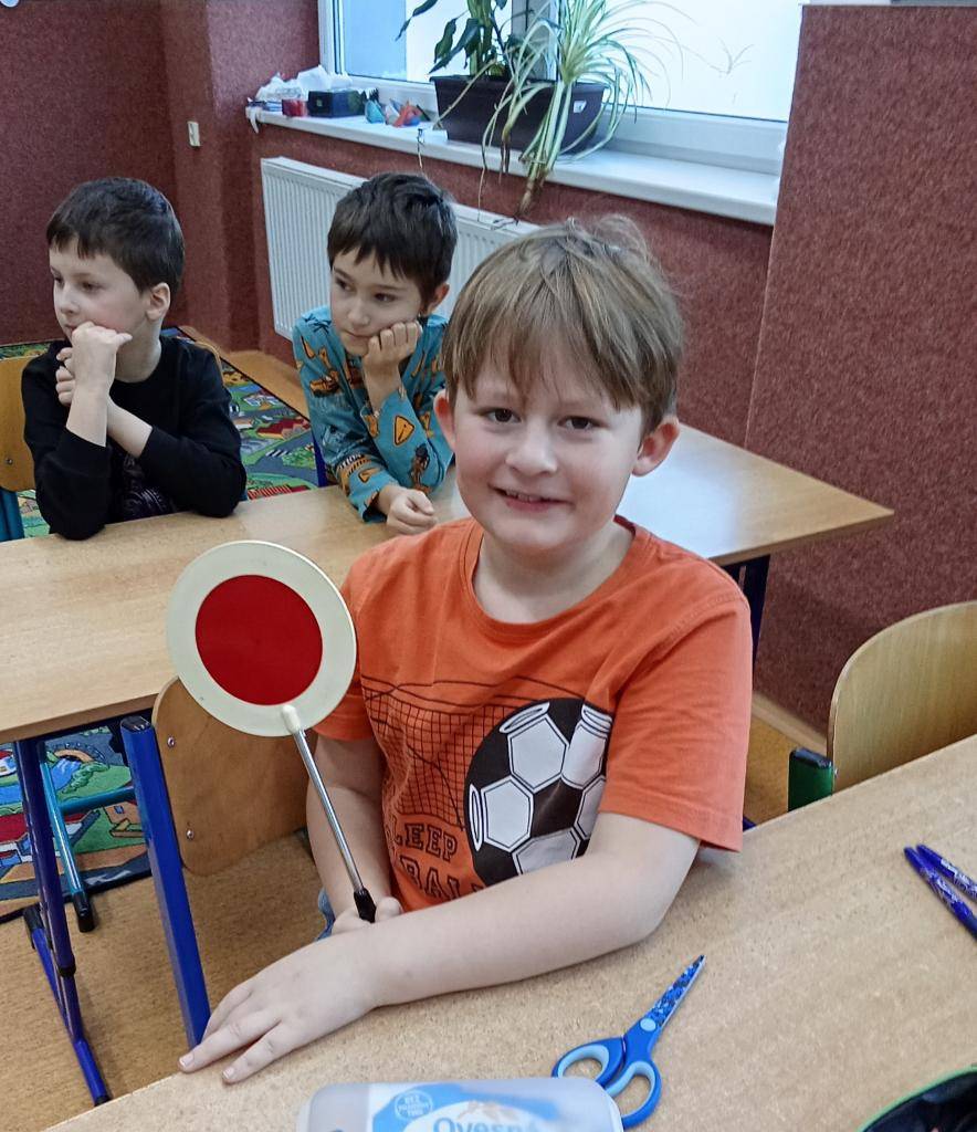 Dnes se žáci 3.-5.třídy zúčastnili besedy s příslušníky Policie ČR.