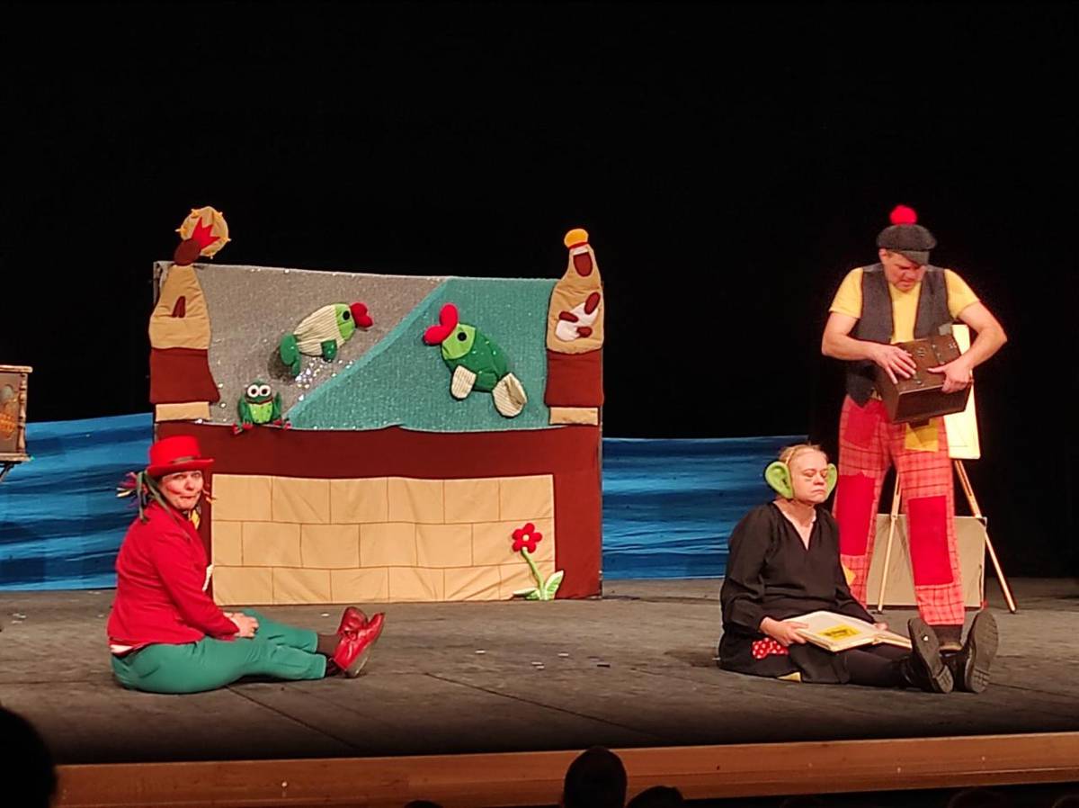 Děti s družinou navštívily v Příbrami pohádku odehrávající se na Karlově mostě, plnou pověstí, písniček a příběhů, které se hravou formou snaží přiblížit dětem naše Staré pověsti české a zároveň bohatou historii našeho hlavního města.