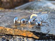 Huawei FreeClip 2 na první pohled vůbec nevypadají jako sluchátka.