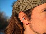 Detail nasazených sluchátek Huawei FreeClip 2