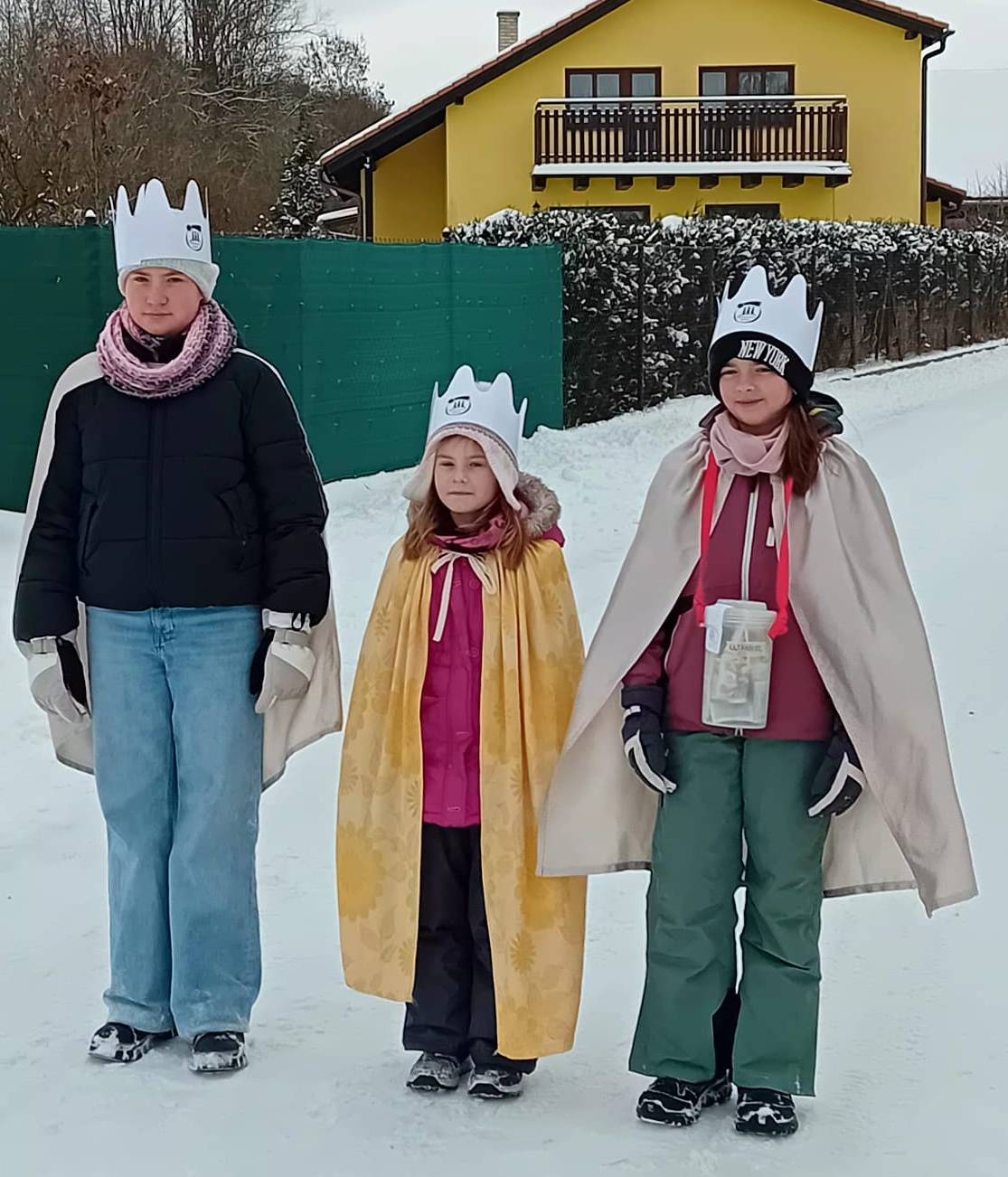 Děkujeme všem dárcům za příspěvek do kasičky i za drobnosti pro koledníky. Pokud chcete přispět, na adrese https://www.trikralovasbirka.cz sbírka stále probíhá. Letos se v naší obci celkem vybralo 15 488 Kč. Jménem koledníků děkuji SDH Lukavec u Hořic, vyhřáté auto bylo pro koledníky v mrazivém počasí velkou podporou.