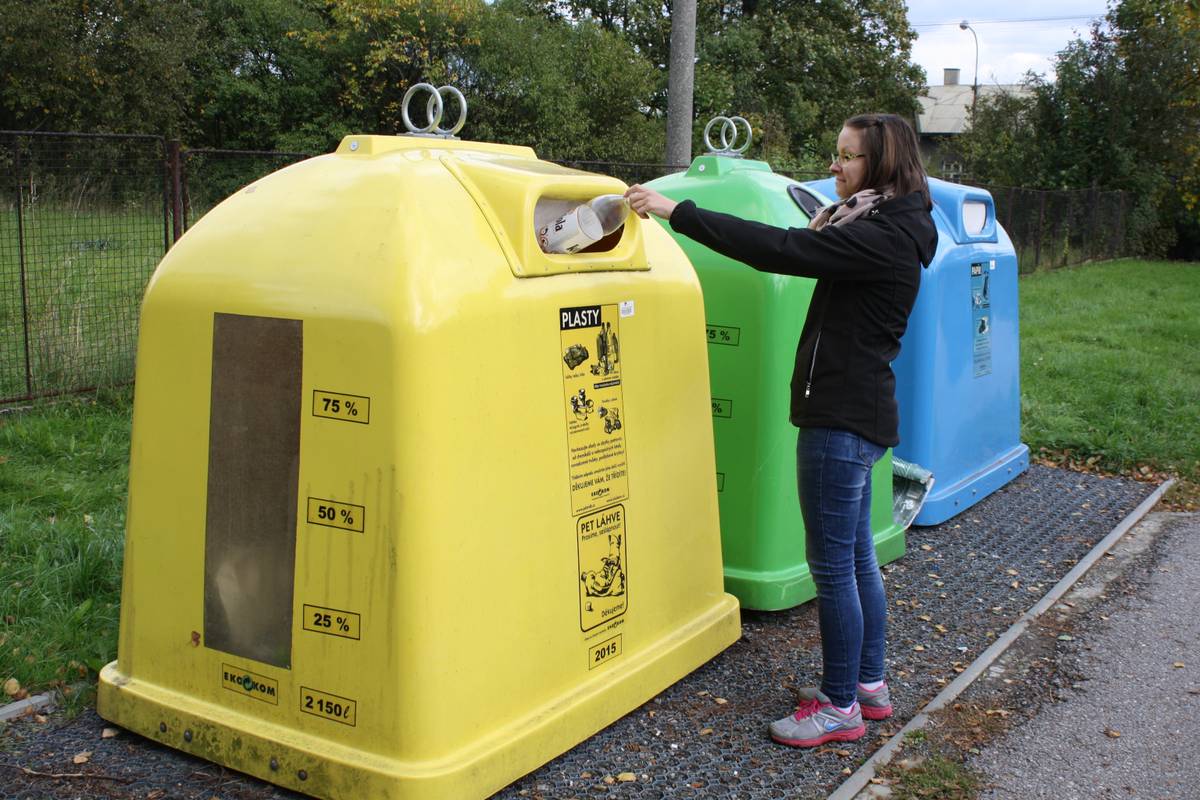 Připomínáme, že místní poplatek za komunální odpad je splatný do 31. května 2026. Sazby poplatku zůstaly oproti roku 2025 beze změny:  960 Kč za osobu 480 Kč za osobu starší 70 let (včetně těch, kteří tohoto věku dosáhnou v tomto kalendářním roce), podmínkou však jsou řádně uhrazené veškeré místní poplatky k 1. lednu 2026 (t...