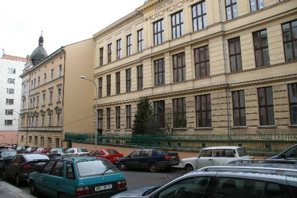 Oslavy přilákaly stovky návštěvníků, mezi nimi současné, tak i dávno bývalé žáky. Součástí oslav byl i program připravený samotnými žáky. Návštěvníci mohli nahlédnout do tříd, zapojit se do her nebo si vyzkoušet tvořivé dílny.