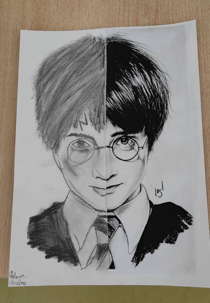Šesťáci měli za úkol při výtvarné výchově dokreslit obličej své oblíbené osobnosti. Harry Potter v podání Adama Brebise se opravdu povedl...