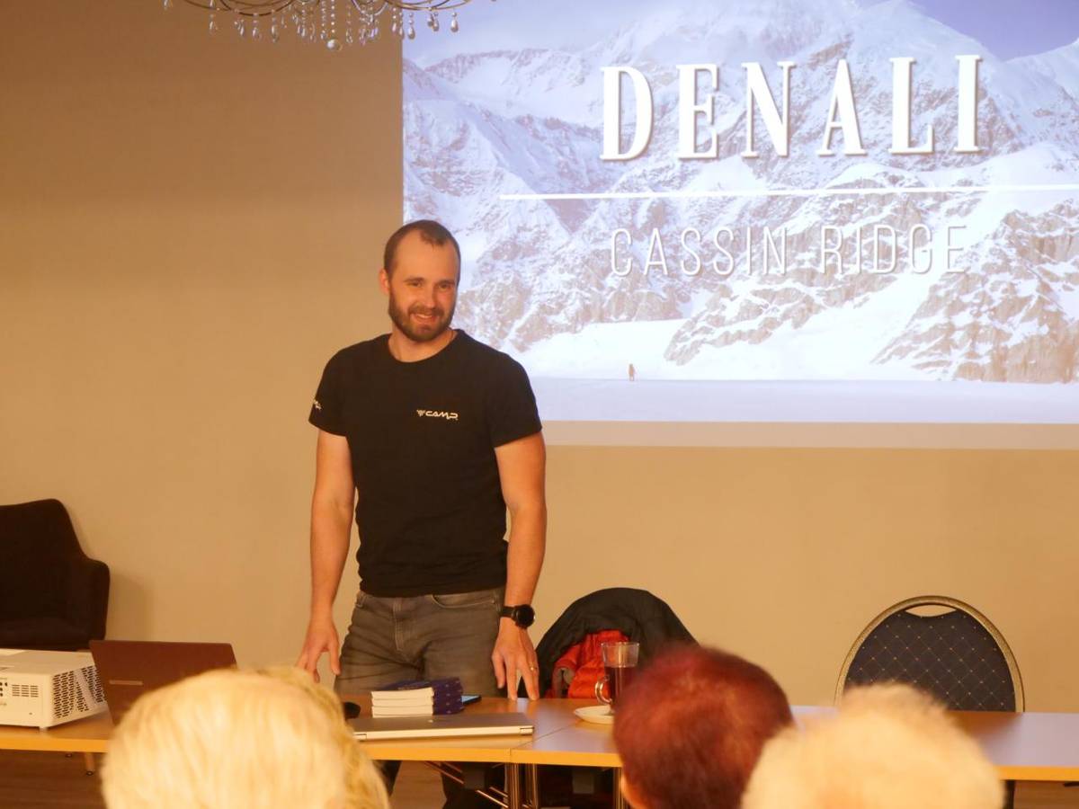 Strhující vyprávění o odvaze, vytrvalosti a splněném snu nabídla přednáška horolezce Lukáše Jasenského, který se s návštěvníky podělil o zážitky z expedice na nejvyšší horu Severní Ameriky – Denali.