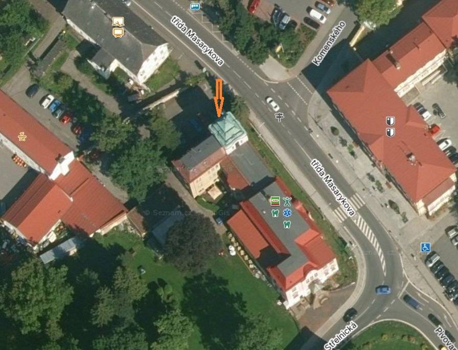 Informujeme pacienty, že ve dnech 28.–30.01.2026 bude ordinace z důvodů stěhování do nových prostor uzavřena. Neodkladné nemoci ošetří:  Středa – čtvrtek – MUDr. Dalibor Dýma v Meziměstí, 07:00–09:30 h, vždy po předchozí telefonické domluvě (491 582 354, 734 433 104) Pátek – Pediatrická ambulance Nemocnice Náchod  Od 02.02.2026 ordinujeme na nové adrese – třída Masarykova 30, Broumov – budova polikliniky – vchod do ordinace viz ilustrační foto. (POZOR – do dvora je zákaz vjezdu, pro parkování využijte okolní veřejné parkování). Děkujeme za pochopení. MediClinic, ordinace MUDr. Aleny Michálkové