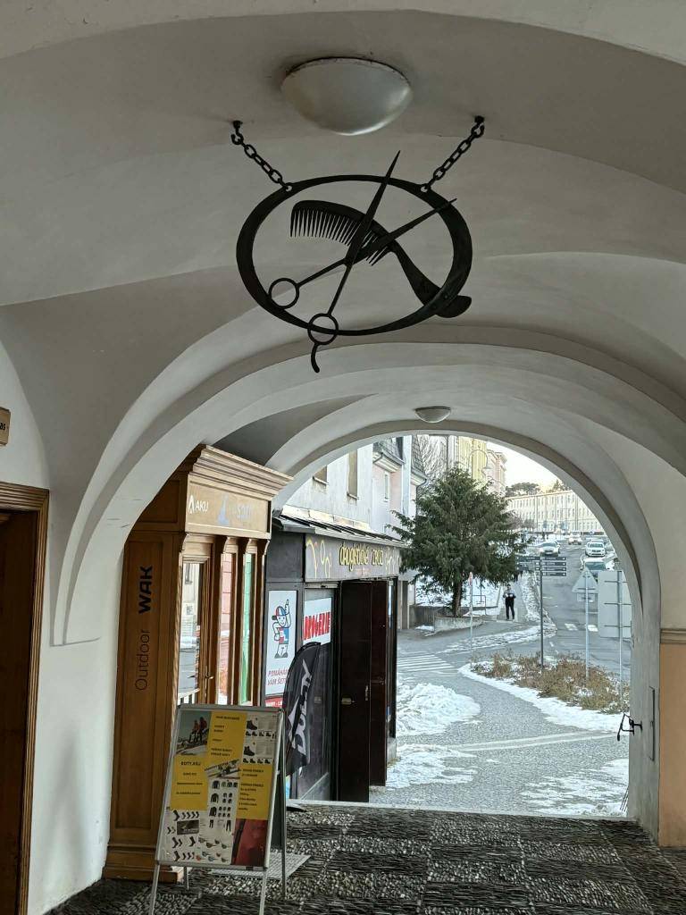 Do dotačního programu nazvaného „Podpora reklamního označení provozoven“ se od ledna tohoto roku mohou přihlásit fyzické i právnické osoby, které mají zájem vybavit svou provozovnu novou a sofistikovanou reklamou.