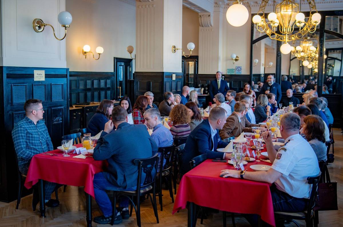 Ředitelé školských zařízení a městských příspěvkových organizací ve Frýdku-Místku se setkali 21. ledna v sále kavárny Radhošť. Čtěte na webu zde: VEDENÍ MĚSTA SE SETKALO S ŘEDITELI ŠKOL A ŠKOLEK | Frýdek-Místek