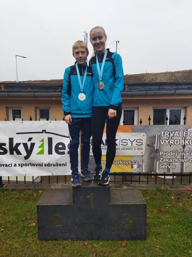 Plzeňský kraj má dlouhodobě silnou běžeckou základnu a mezi jeho největší talenty dnes patří i sourozenci Eliška a Jakub Schweinerovi z Hájku u Všerub.