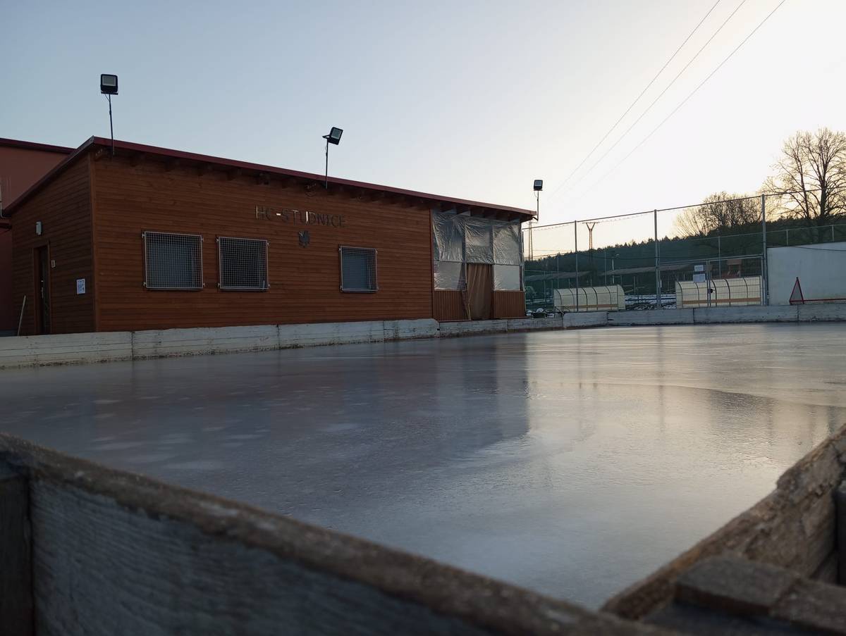 Ledové plochy ve Studnici i v Řešetově Lhotě ode dneška opět slouží k bruslení
