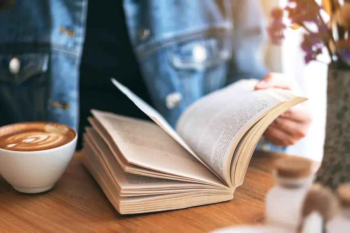 Informujeme občany, že dnes bude knihovna otevřena od 17:30 do 18:30. Přijďte si zpříjemnit chladný den dobrou knihou📖.