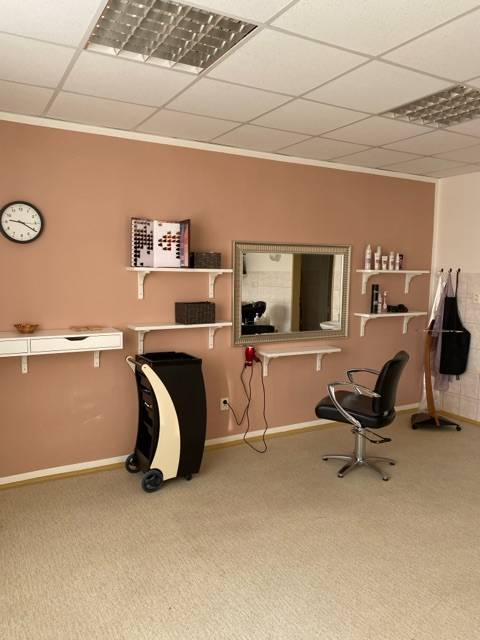 V Božicích bude od 23. ledna 2026 otevřeno nové kadeřnictví v budově Bydlení pro seniory č.p. 459.