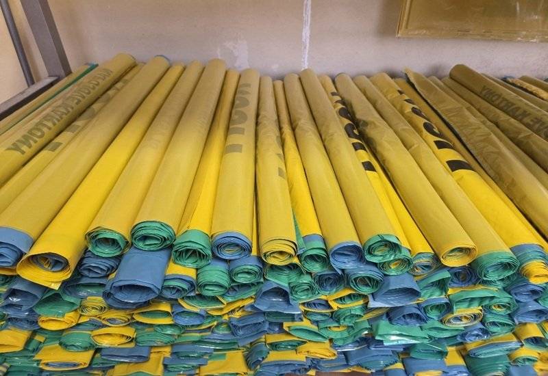 Zamestnanci obce budú 26.1.2026 a 27.1.2026 rozdávať vrecia na triedený odpad do poštových schránok domácností. Každá domácnosť dostane 2 ks vriec na plast, 2 ks vriec na papier a 1 ks vreca na sklo. Pripomíname, že pri zbere triedených odpadov nechajte vrecia otvorené. Vrecia na triedený zber sú určené na opakované použitie.