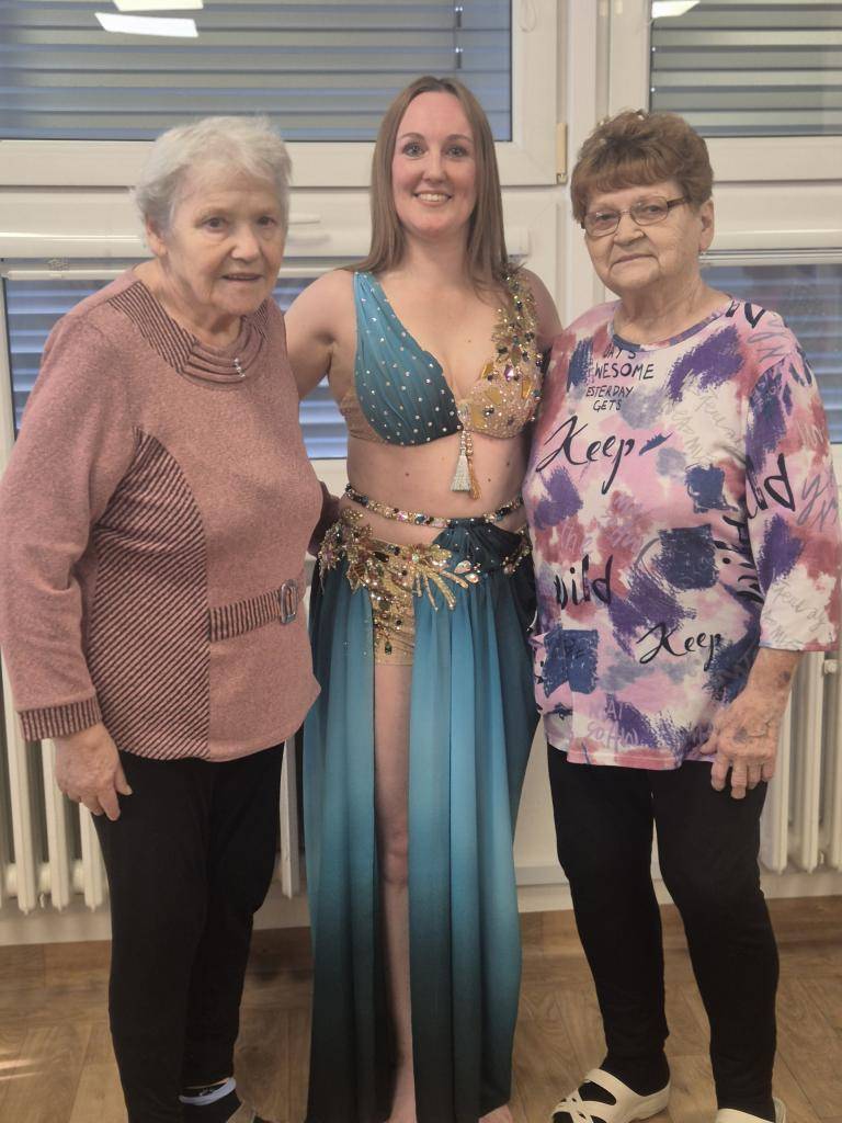 Uživatelé našeho zařízení měli možnost nahlédnout do světa orientálního tance. O zajímavý kulturní program se postarala tanečnice Kateřina Junášková z Holešova, která se tomuto tanečnímu stylu věnuje již více než 20 let.