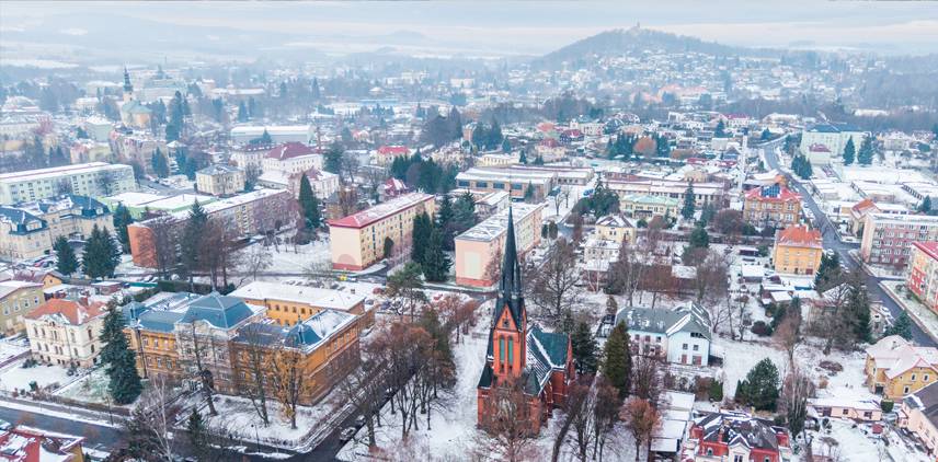 Počet obyvatel největšího města Šluknovského výběžku se poslední čtyři roky drží téměř na stejném čísle. Přesto má klesající tendenci. Narodilo se i méně dětí.