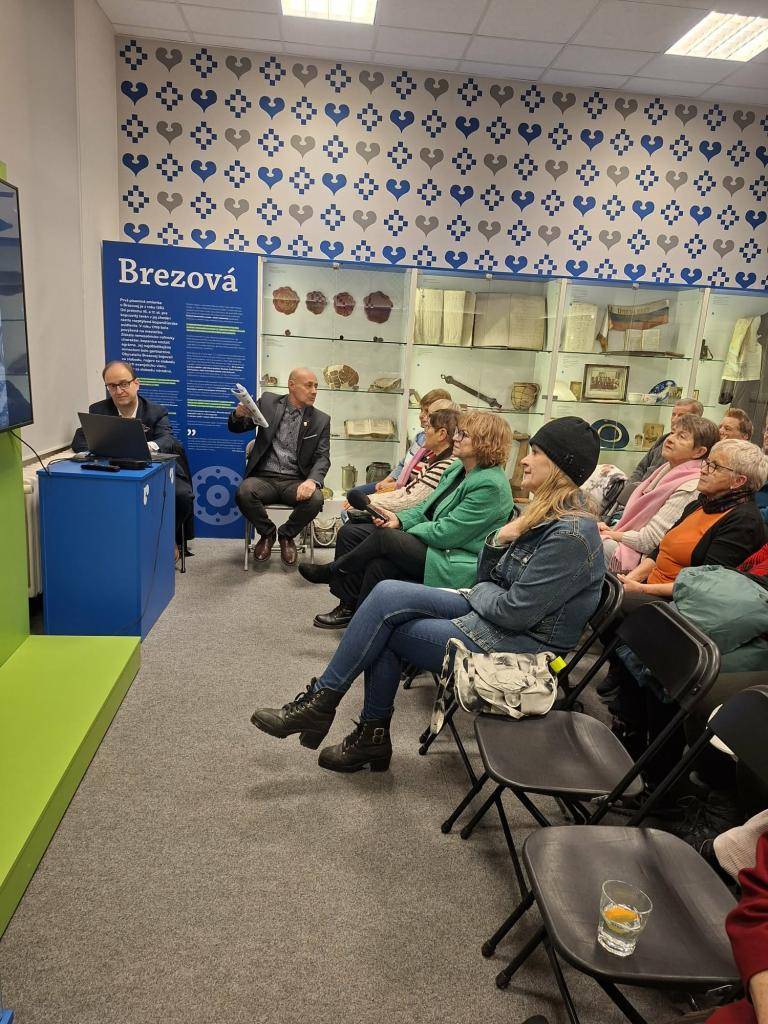 V stredu 21. januára sa občania v priestoroch Múzea D. S. Jurkoviča stretli pri neformálnom popoludní „Na kávu s primátorom“. Jaroslav Ciran privítal občanov, ktorým nie je ľahostajné, ako sa u nás v Brezovej žije a kam smerujeme.