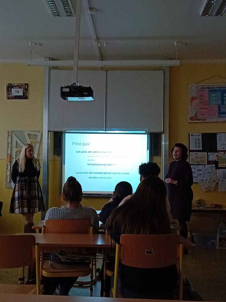 Ve čtvrtek 22. ledna naši školu navštívily zástupkyně finančního úřadu, které si pro žáky připravily vzdělávací besedu zaměřenou na finanční gramotnost.