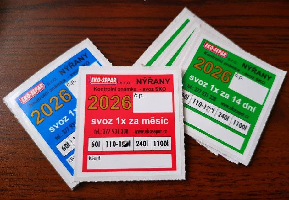 Na obecním úřadě je již možné vyzvednout nové svozové známky na popelnice pro rok 2026. 🗓 Upozornění: Nová známka musí být nalepena nejpozději do 31. 3. 2026. Po tomto datu nebude svozová firma EKOSEPAR provádět vývoz odpadu z nádob bez platné známky. 📍 Kde si známku vyzvednout: • v úředních hodinách obecního úřadu, • nebo po telefonické domluvě i v jiném termínu. Děkujeme, že dbáte na včasné označení svých popelnic. ♻️