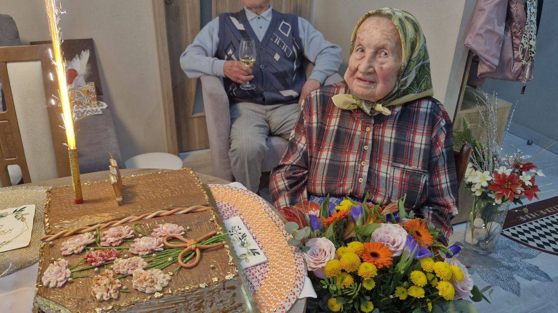 Pani Mária Kračková v januári oslávila krásnych 101 rokov života.