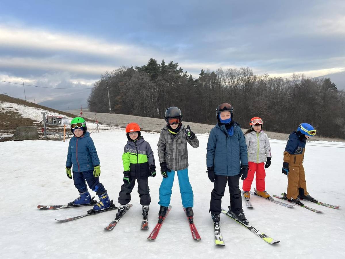 V týdnu od 26. ledna se většina žáků naší školy účastní lyžařského výcviku!