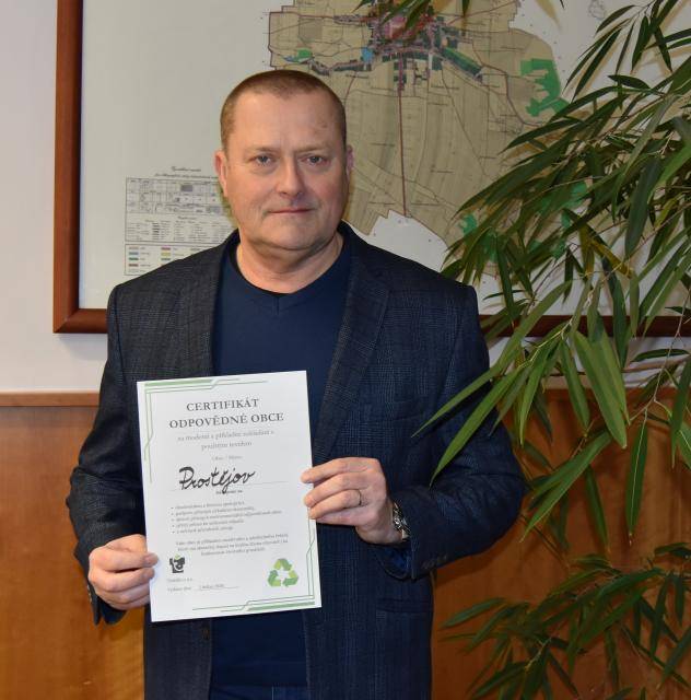 Město Prostějov získalo Certifikát příkladné obce, který uděluje společnost TextilEco a.s. obcím, jež se aktivně podílejí na stabilním a funkčním systému sběru textilu a přistupují k této oblasti zodpovědně, transparentně a s důrazem na veřejný zájem.                               Číst dál...