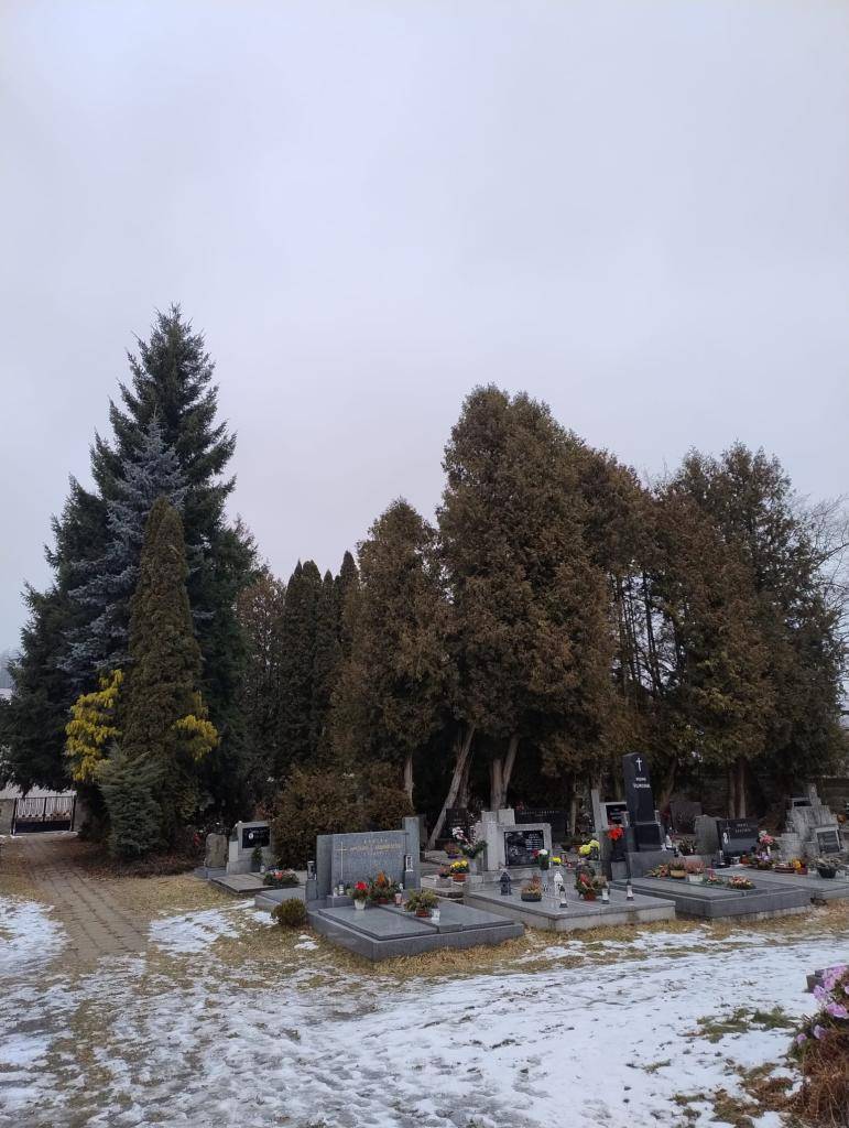 REVITALIZACE URNOVÉHO HÁJE: Oznamujeme občanům, že v průběhu měsíce února bude na místním hřbitově probíhat revitalizace urnového háje. Práce budou prováděny z důvodu zajištění bezpečnosti a celkového zlepšení stavu hřbitova.