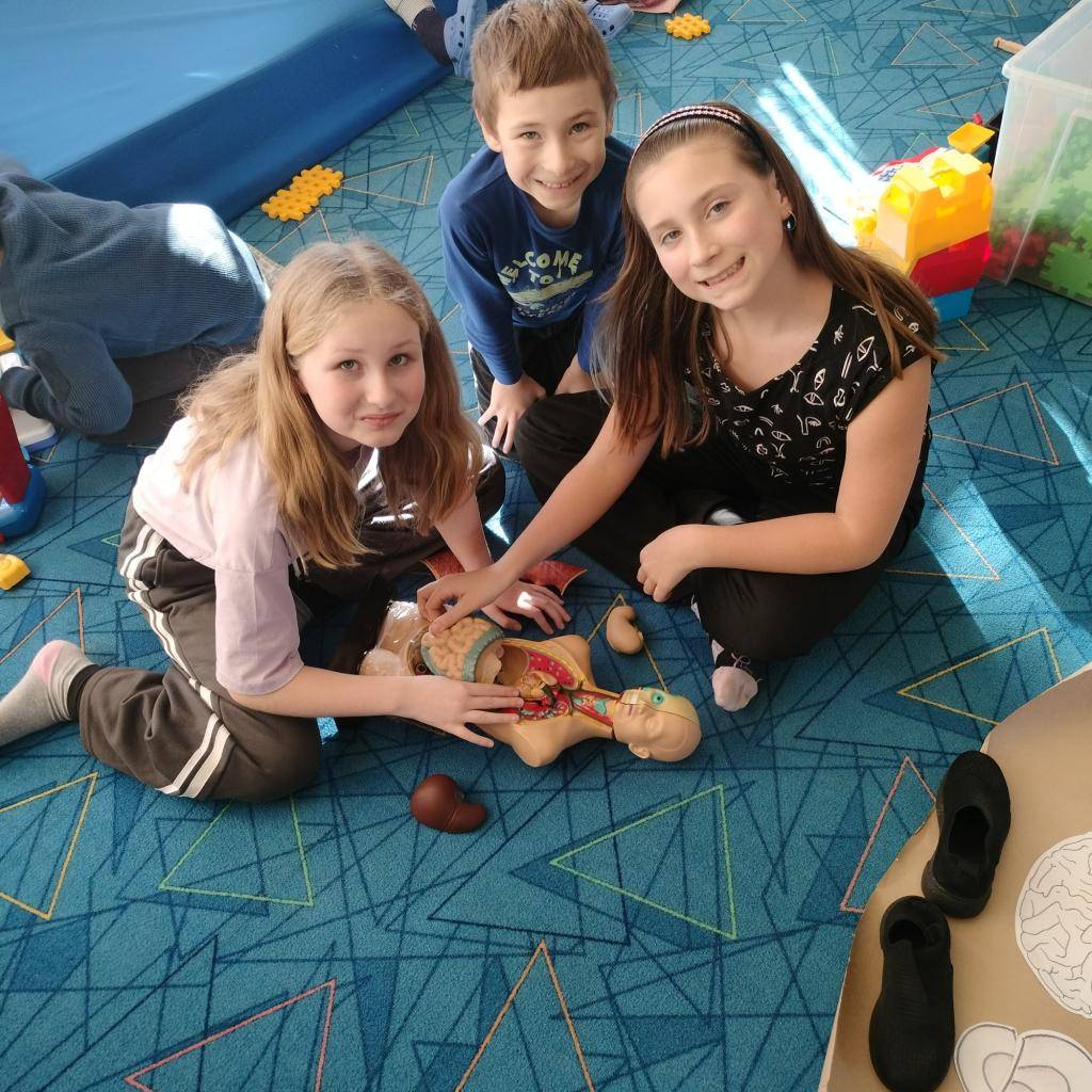 Hravou a zábavnou formou poznáváme lidské tělo zvenku i zevnitř.