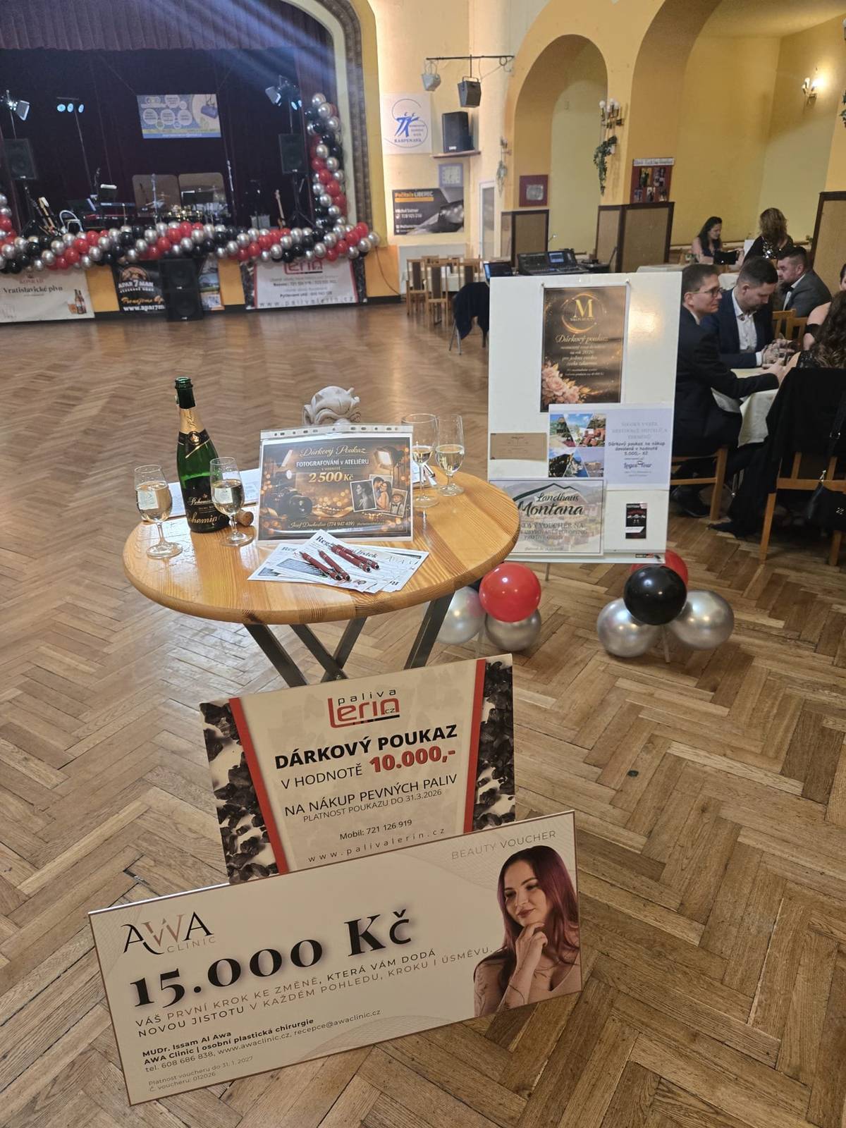 Ohlížíme se za uplynulou sobotou a naším Společenským plesem. Děkujeme Vám za vesměs pozitivní reakce i za podněty do budoucna. Velké poděkování patří partnerům plesu a všem sponzorům, kteří nám umožnili udělat ples zajímavější o jednotlivá vystoupení, tombolu i velmi zajímavé ceny při slosování vstupenek.  Díky za podporu a účast.  Těšíme se na další spolupráci při kulturních akcích v našem městě.  Za pořadatele Tereza a Ondřej Ječní a Mgr. Josef Málek (zastupující město Raspenava)