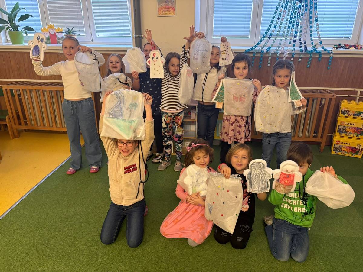 V zájmovém útvaru Šikulky nás ve školní družině ZŠ Boskovice, nám. 9. května navštívila v pondělí 26. ledna paní lektorka Petra Lišková, která pro děti připravila kreativní workshop šití. Pod jejím vedením se děti seznámily se základy šití na šicím stroji a práce s textilem.