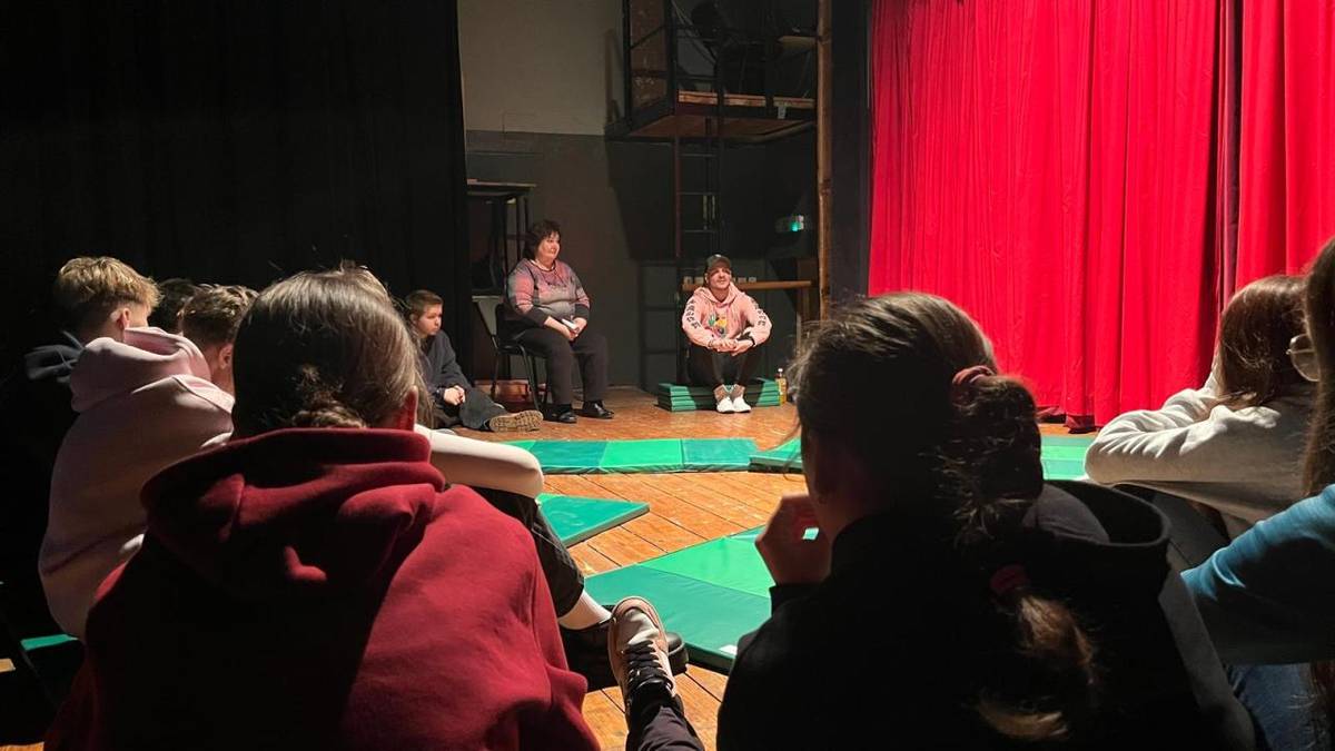 Dňa 27.1.2026 sa dopoludnia v Kultúrnom dome v Beluši a v priestoroch Obecnej knižnice v Beluši odohrali Živé knižnice, podujatie organizované obecnou knižnicou v spolupráci so Základnou školou v Beluši zamerané na prevenciu proti užívaniu návykových látok.