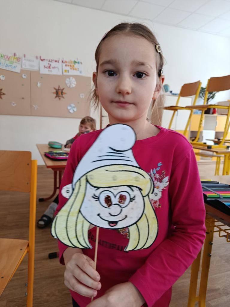 V kroužku tvůrčí činnosti jsme se v posledních setkáních věnovali masopustnímu období a tradičním zvykům, které k němu patří. Děti měly možnost zapojit svou fantazii, kreativitu i praktické dovednosti a během dvou setkání si vyzkoušely jak výtvarnou, tak kulinářskou činnost.