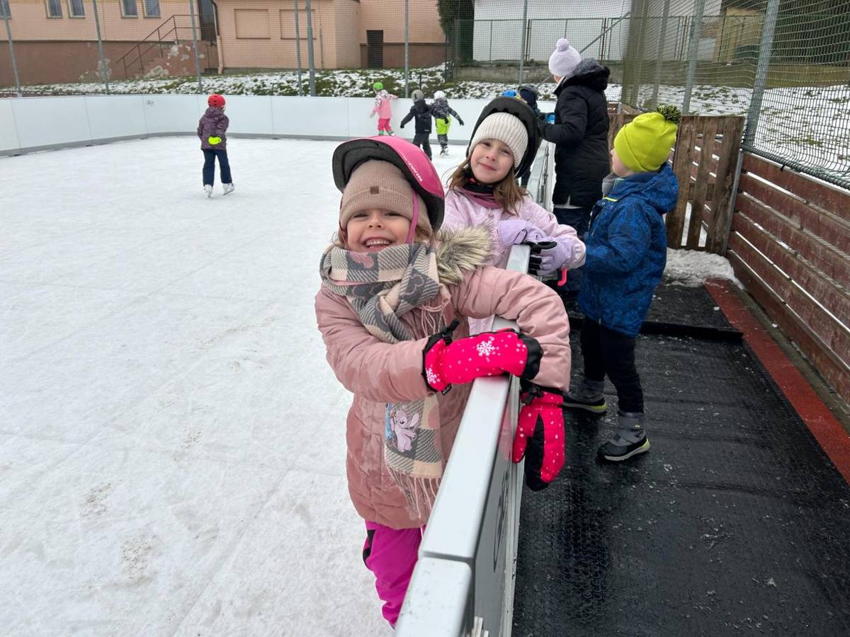 Že děti z 1. C pohyb baví, je už zcela jasné. Zimní počasí jsme se snažili využít na maximum.