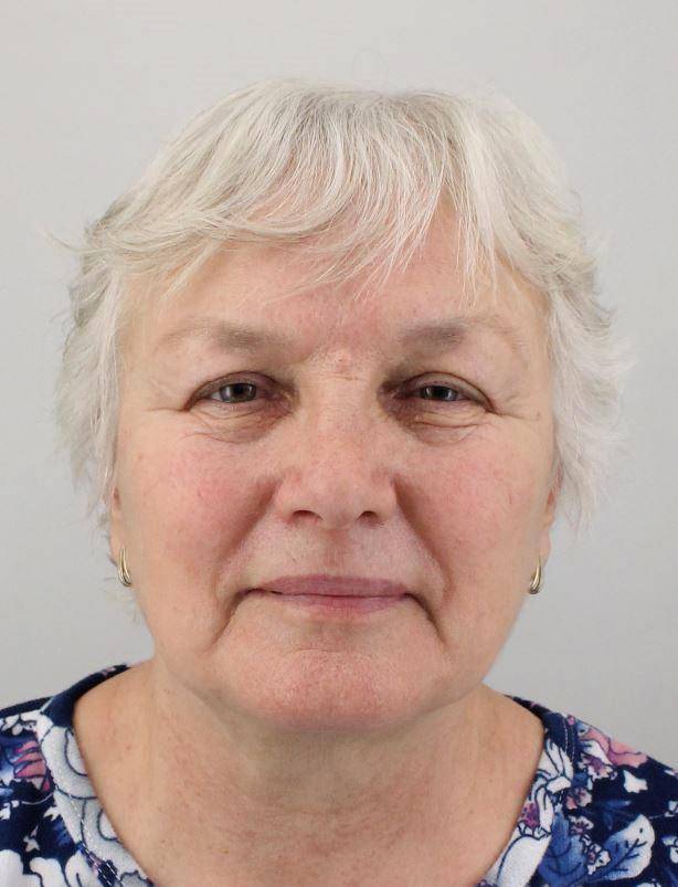 Kriminalisté územního odboru Karviná žádají veřejnost o pomoc při pátrání po Boženě Donathové. Hledaná devětašedesátiletá žena z Orlové byla naposledy spatřena v pondělí 26. ledna okolo 20. hodiny v Karviné. Pohřešovaná je střední postavy, zhruba 165 cm vysoká, mírně nahrbená. Má krátce střižené šedé vlasy a modré oči. Dle zji...