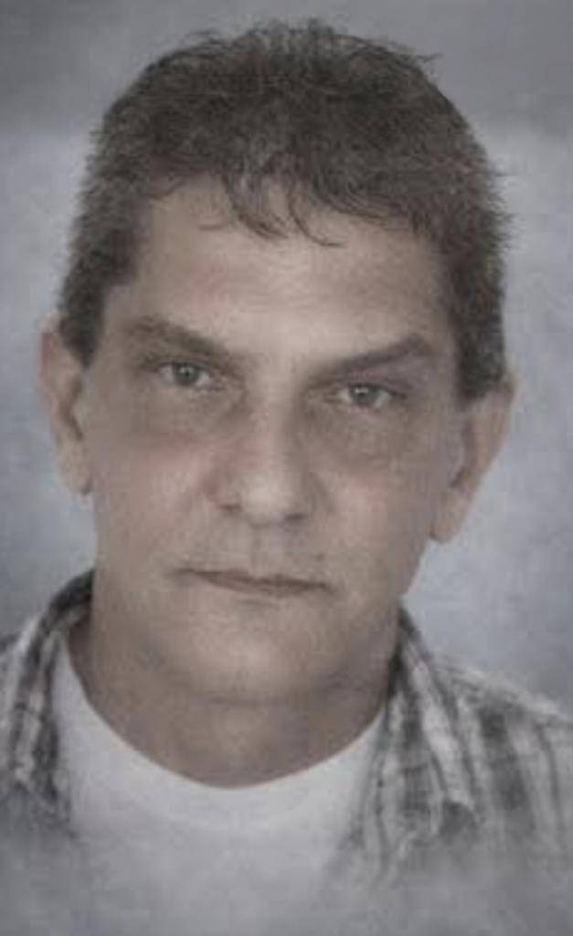 Smútiace rodiny Berkyová, Grišeková a Benhardová s hlbokým žiaľom oznamujú občanom, že dňa 23.januára 2026 vo večerných hodinách po ťažkej chorobe zomrel ich syn, brat, otec, strýko a príbuzný , náš občan , pán Miroslav Berky vo veku nedožitých 47 rokov.