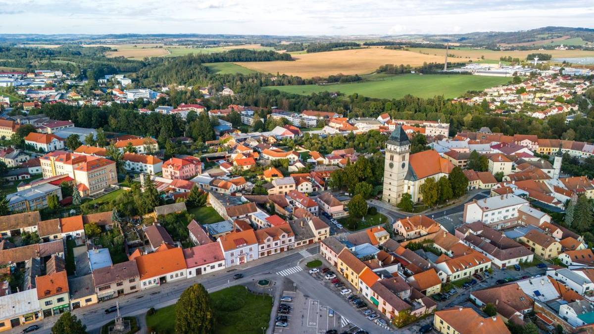 Máme obrovskou radost a hrdě se s vámi chceme podělit o skvělou zprávu. Město Dačice se stalo vítězem krajského kola Jihočeského kraje v soutěži Historické město roku 2025 a postupuje do celostátního finále!