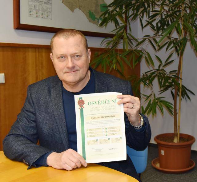 Díky obyvatelům se naše Statutární město Prostějov může za rok 2025 pochlubit výsledky sběru vysloužilého elektrozařízení předaného ke zpětnému odběru společnosti Elektrowin o celkové hmotnosti 162,82 t. Každý obyvatel tak odevzdal průměrně 3,75 kg spotřebičů. Ušetřili jsme tak spotřebu elektřiny a snížili produkci skleníkových plynů. Nespotřebovali jsme ropu, železnou rudu, měď a hliník, které jsou potřebné pro průmyslovou výrobu. Nahradili jsme je právě recyklací odevzdaných spotřebičů.                               Číst dál...