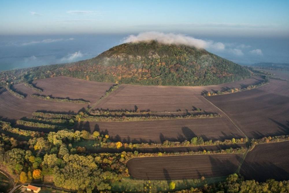Srdečně vás zveme na křest knihy Říp. Hora předků, první velké monografie věnované jedné z nejikoničtějších českých hor. Publikaci představí spoluautor doc. Mgr. Martin Trefný, ...