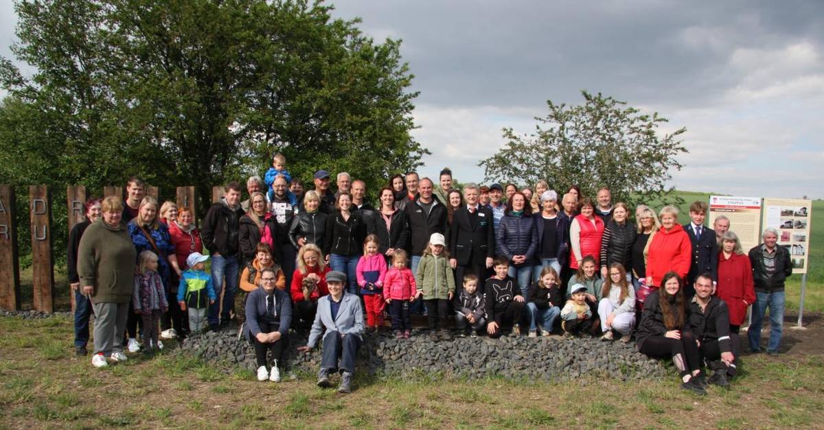 Dne 8.5.2024 proběhlo slavnostní odhalení artefaktů nádraží Strupčice.