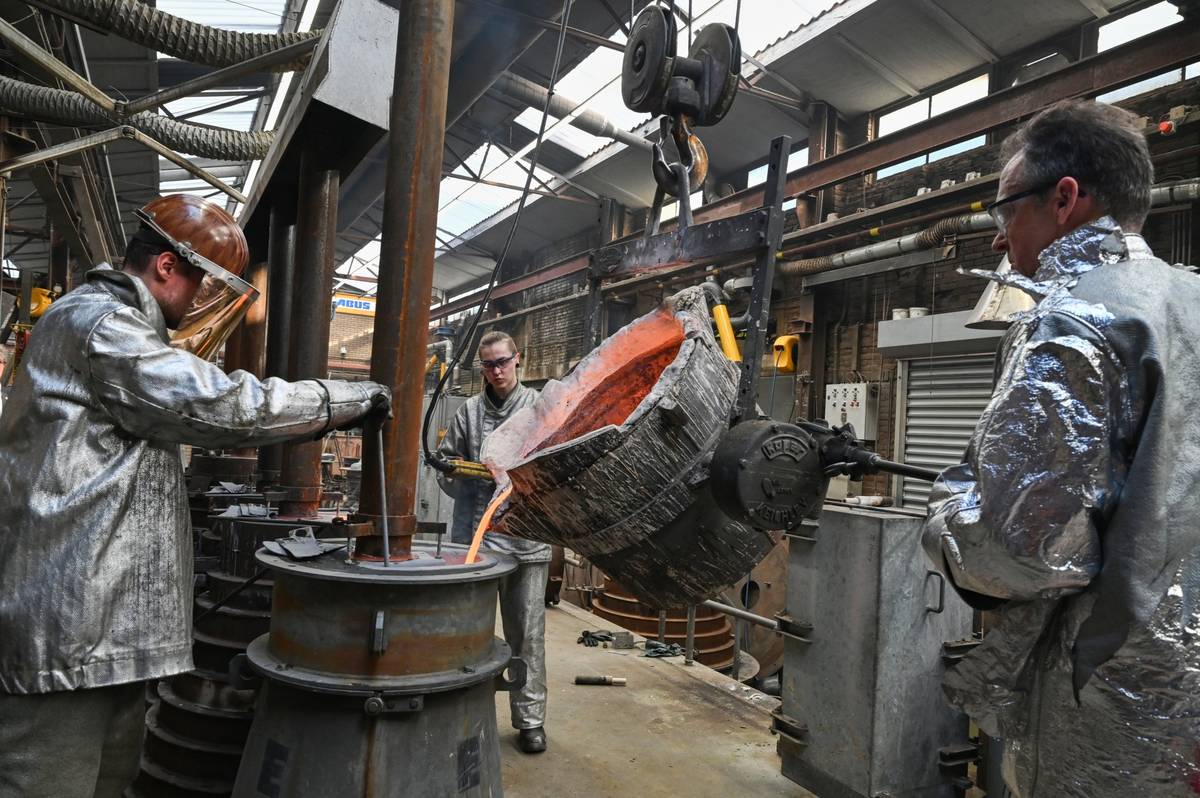 Tento pátek 30. ledna odpoledne oslavíme již dva roky od zrození našich dvou kostelních zvonů. Symbolicky je rozezníme v časech jejich příchodu na svět - Václava v 14:56, Marii v 15:01. A nakonec oba najednou. Můžete tedy poslouchat z domova, nebo spíše přijďte za námi ke kostelu, kde si můžeme symbolicky připít na jejich věčný zvuk.