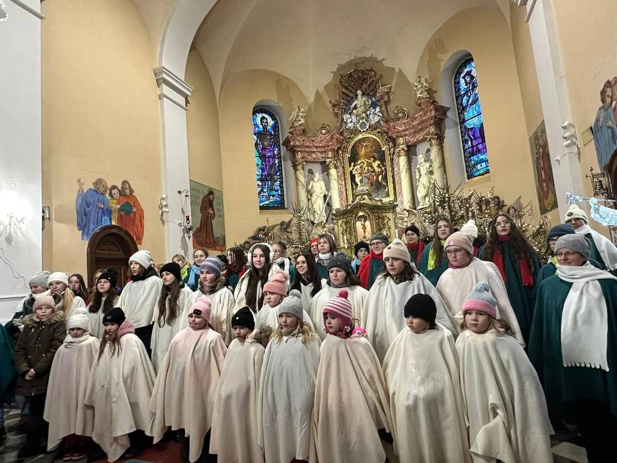 Každý, kdo v neděli 11. ledna vstoupil před 15. hodinou do kostela sv. Jana Křtitele, se ocitl jakoby v jiném světě. Z mrazivého počasí do světly prozářených prostor, kde panovala slavnostní atmosféra, plná očekávání něčeho mimořádného.