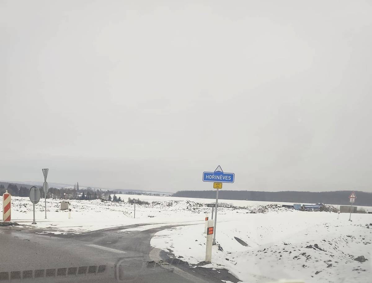 Oznamuji Vám příjemnou zprávu, že dnešního dne byla zrušena uzavírka silnice ve směru z obce na silnici (kruhový objezd) D 35. Malé upozornění, dbejte zvýšené opatrnosti, neboť to ještě nevzali na vědomí silničáři. Na jejich vyrozumění pracuji.                                              S pozdravem Starosta K. Tuček