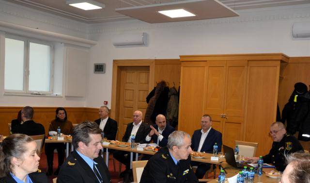 Dnes (30. 1. 2026) se uskutečnila pravidelná výroční porada vedení města Prostějova se zástupci Městské policie Prostějov. Hlavním cílem setkání bylo komplexní vyhodnocení bezpečnostní situace ve městě za rok 2025, zhodnocení průběžného plnění stanovených úkolů a projednání priorit a plánovaných opatření pro nadcházející období.                               Číst dál...